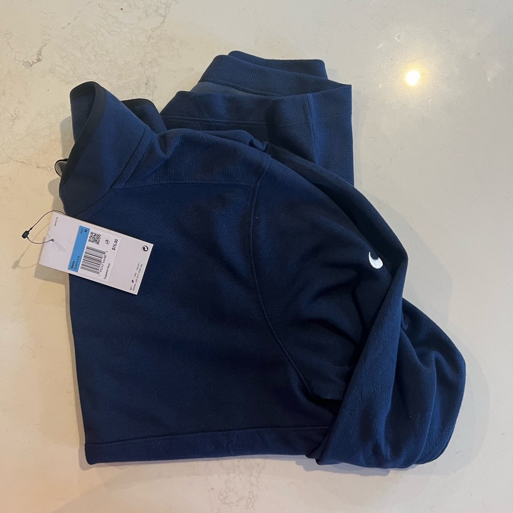 Men’s medium Nike quarter zip, new with tags, never worn